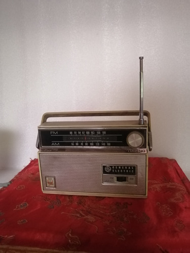 Radio Antigua Vintage Portátil Funcionando Am Y Fm General 