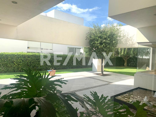 Casa En Venta En El Campanario