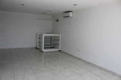 Casa Con Alberca En Fraccionamiento Con Seguridad Y Vista Al Lago De Tequesquitengo