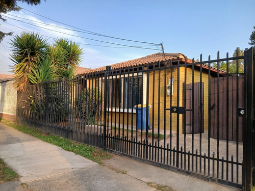 Casa De Un Piso Aislada, 3 Dormitorios Closets, 2 Baño, Ampl