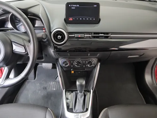 Mazda 2 Touring Sdn 1.5 At
