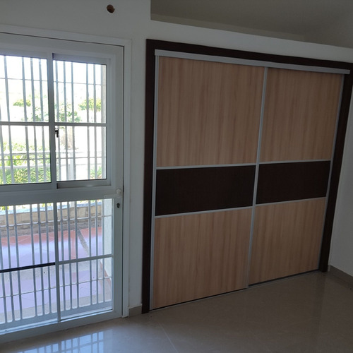Imagen 6 de 18 de Se Alquila Fijo Townhouse Duplex Urbanizacion Brisas De San Miguel