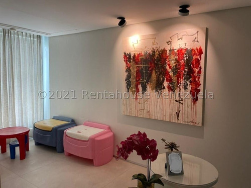 Espectacular Y Lujoso Apartamento Amoblado En Las Mercedes. #25-4805