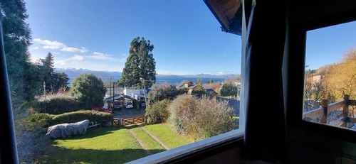 Casa En Venta - 4 Dormitorios 2 Baños - Cochera - 1.008mts2 - San Carlos De Bariloche
