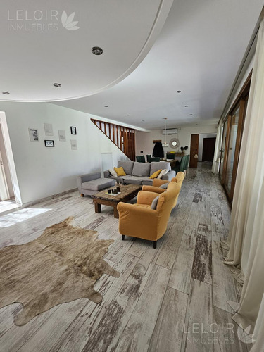Casa En Venta 5 Amb En Parque Leloir