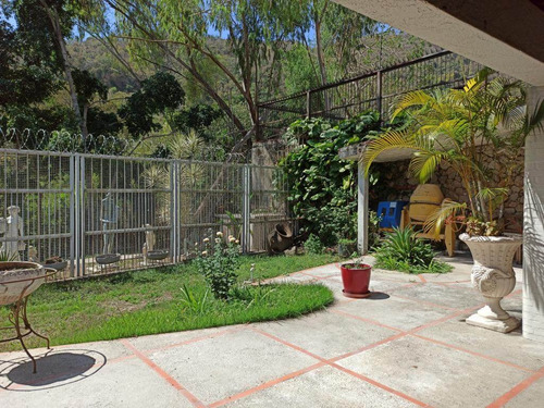 Imagen 10 de 10 de Desire Martinez Vende Casa En El Parral Calle Privada