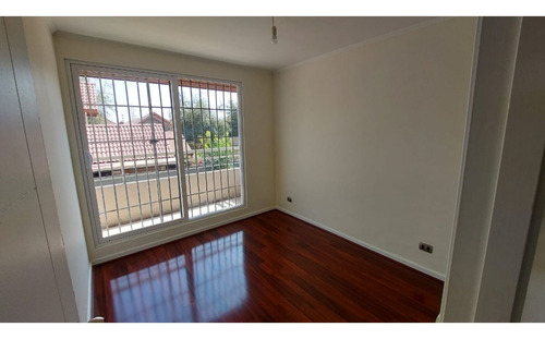Casa Los Nogales Sur En "barrio El Sol " (4d-3b) -
