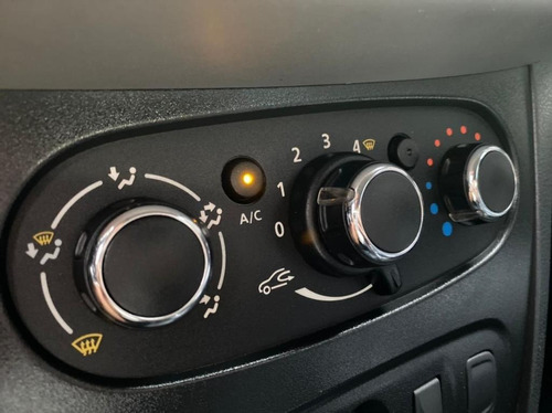 Imagem 8 de 12 de Renault Sandero 1.0 Expression Flex 2018 - Completo