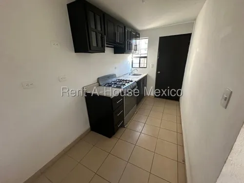 Rincones Del Marques, Renta - Casa Con 3 Recámaras 1 En Planta Baja, Sala De Tv | Air