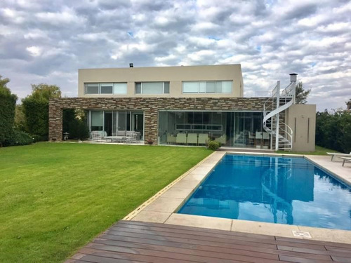 Casa  En Venta 4 Dormitorios En El Golf, Nordelta, Tigre