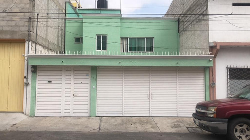 Imagen 1 de 8 de Hermosa Casa Con 3 Recamaras Y Cuarto De Servicio