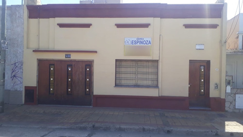 Hermosa Casa A 2 Cuadras De Av. Hipólito Yrigoyen (ex- Av. Pavón)