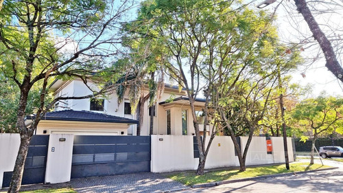 Imagen 5 de 30 de Casa Chalet Con Pileta En Venta - Las Lomas-golf, San Isidro