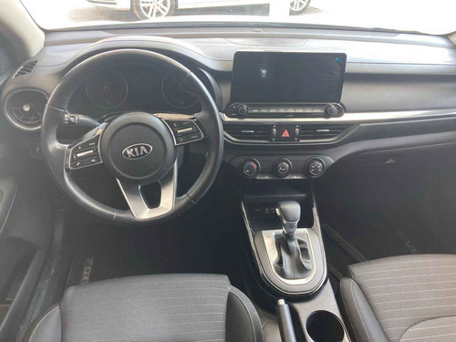 Imagen 11 de 15 de Kia Forte Sedan 2021 4p Ex L4/2.0 Aut