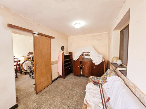 Excelente Casa De 3 Dormitorios Con Jardin En Barrio Correo