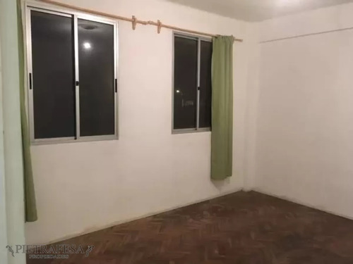 Apartamento En Alquiler, 1dorm, 1 Baño. La Comercial.