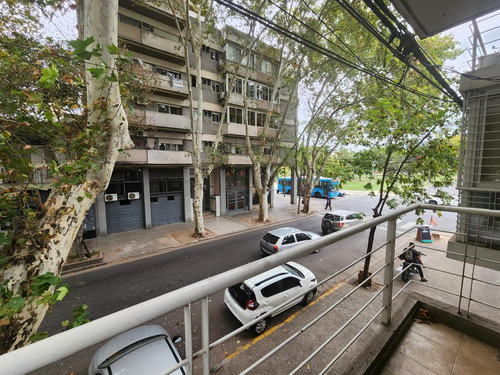 Venta Departamento Amplio Balcón Al Frente. 1 Piso Escalera Ideal Renta Alquilado Rosario