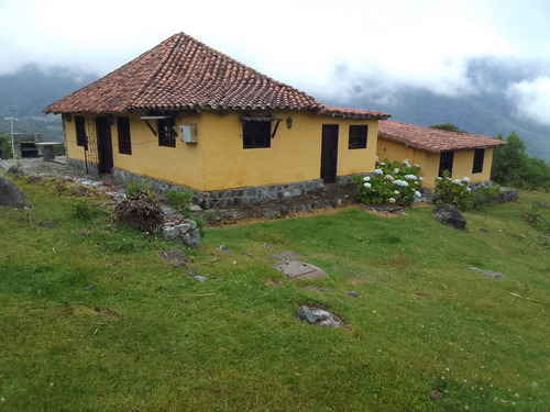 Casa Con Terreno Para La Agricultura O Parcelamiento