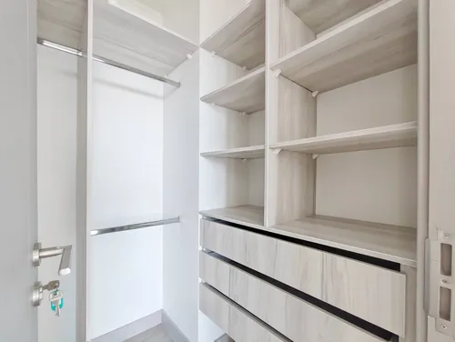 Edificio Av. Irarrázaval (1 Est. 1 Bod.) Vista Poniente Pi