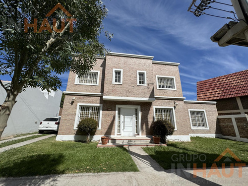 Casa En  Cipolletti- Barrio Capellán