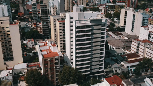 Departamento Al Frente Con Balcon Aterrazado Y Parrilla Piso Alto