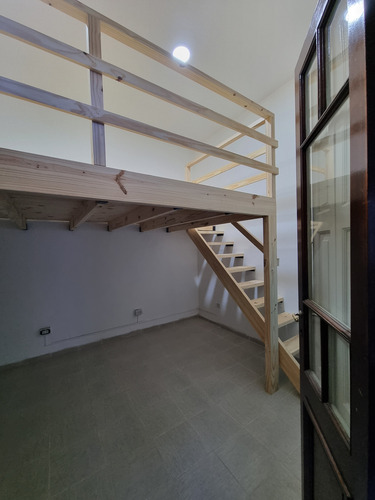 Entrepiso De Madera Con Escalera Y Balconeos Elegantes