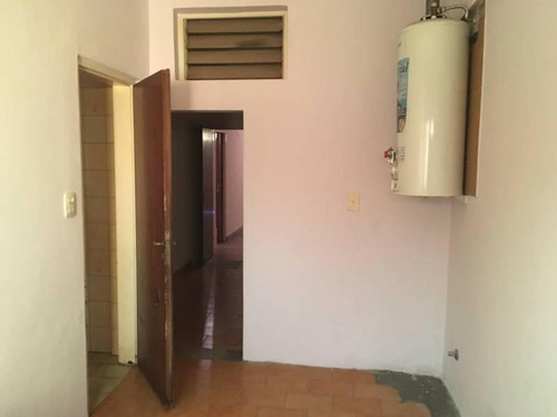 Imagen 10 de 22 de En Venta. Amplia Casa 2 Dorm, Quincho Con Parrilla Y Pileta.