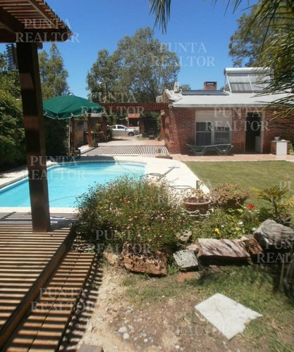 El Tesoro A 4 Cuadras De La Ruta, 3 Suites, 3 Camas Singles, Piscina Parrillero, Dependencia, Jardín - Ref: 260