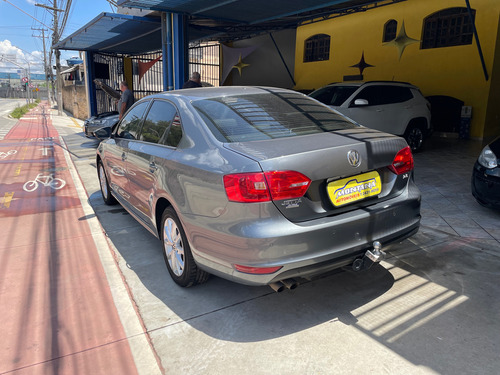 Volkswagen Jetta 2.0 Comfortline Flex 4p Automática