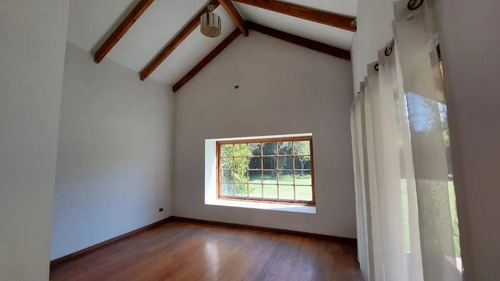 Linda Y Acogedora Casa En Parcela En Chicureo