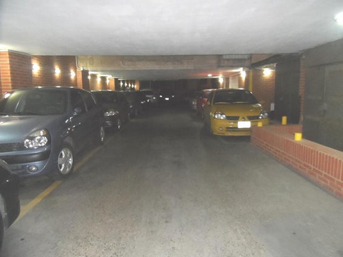 Venta De Amplio Apartamento En Los Ruices / Gc