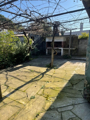 Dueño Vende 2 Casas En Un Mismo Padrón. Muy Próximo Al Centro, Shopping-terminal, Y Centros De Estudio.