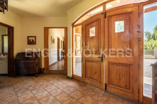 Casa Chilena, Excelente En Condominio