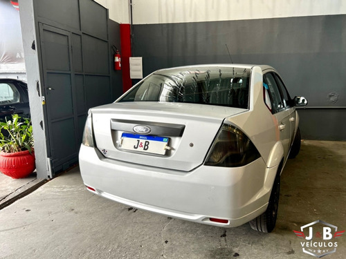Ford Fiesta 1.0 ROCAM SE SEDAN 8V FLEX 4P MANUAL