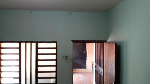 Imagen 19 de 30 de Casa En Venta En Barquisimeto. Zona Centro, Selena Pacheco Tlf. 04245197639. Cód. 22-5124. Lara, Venezuela