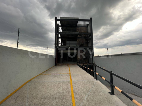 Renta De Edificio Sobre Avenida De La Luz, Colonia Chula Vista, Querétaro