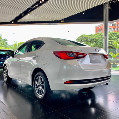 Imagen 7 de 14 de Mazda 2 Sedan Touring Mt Blanco