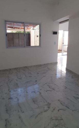 Imagen 4 de 12 de Departamento - Castelar Norte