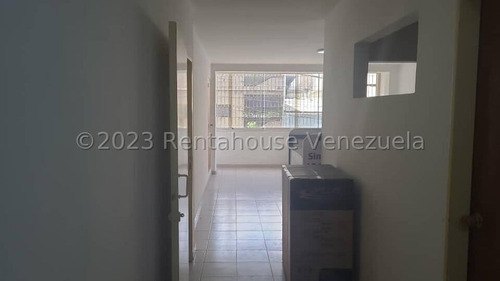 Estupendo Local Comercial, Que También Puede Ser De Uso Residencial-catia-mls #24-18526