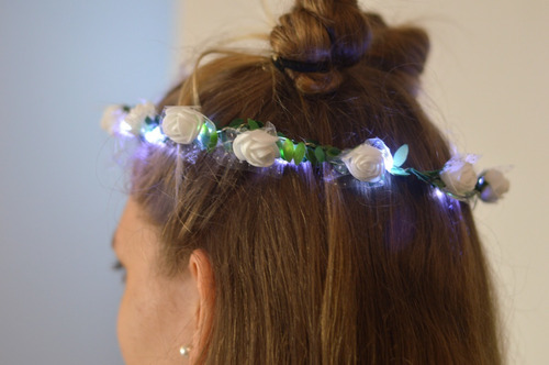 Imagen 2 de 10 de Vincha Tiara Corona Flores Hippie Especial Led Cotillon