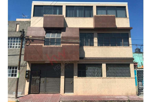 Venta O Renta De Edificio Con Salón De Fiestas Muy Amplio Ideal Para Giros Diversos