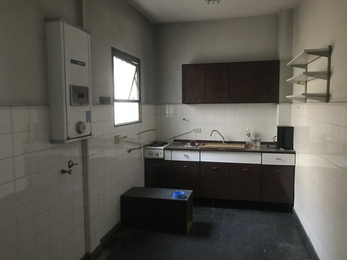 Oportunidad. Local A La Venta En Villa Crespo. Scalabrini Al 400. 600 M2 Totales.