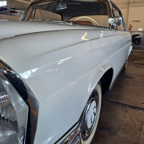 Imagen 4 de 25 de Mercedes Benz 220se