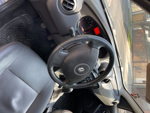 Camioneta Renault Stepway Año 2012/13 Vende Dama Unico Dueño