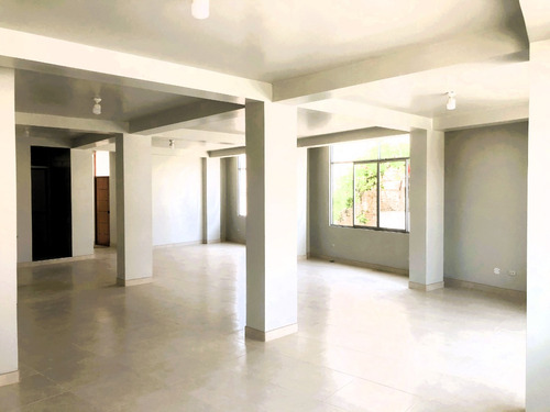 Local De Estreno En 2do Piso Con 240 M2 A 1700 Soles