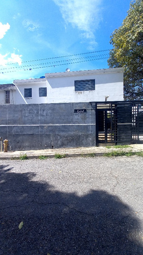 Alquilo Preciosa Casa En Urb Horizonte. Mun Sucre 280 M2