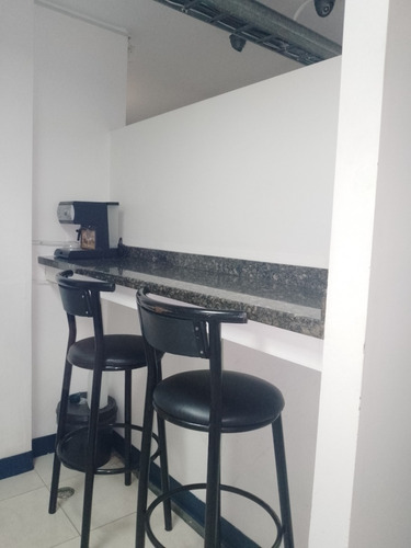 Se Alquila Oficina En Avda. Libertador 102m2