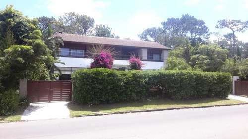 Casa En Alquiler De Temporada De 5 Dormitorios- Playa Mansa (ref: Atm-1292)