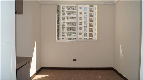Depto. 1305, 2 Dormitorios, 2 Baños, Metro Moneda