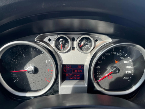 Ford Focus 1.6 GL SEDAN 16V FLEX 4P MANUAL